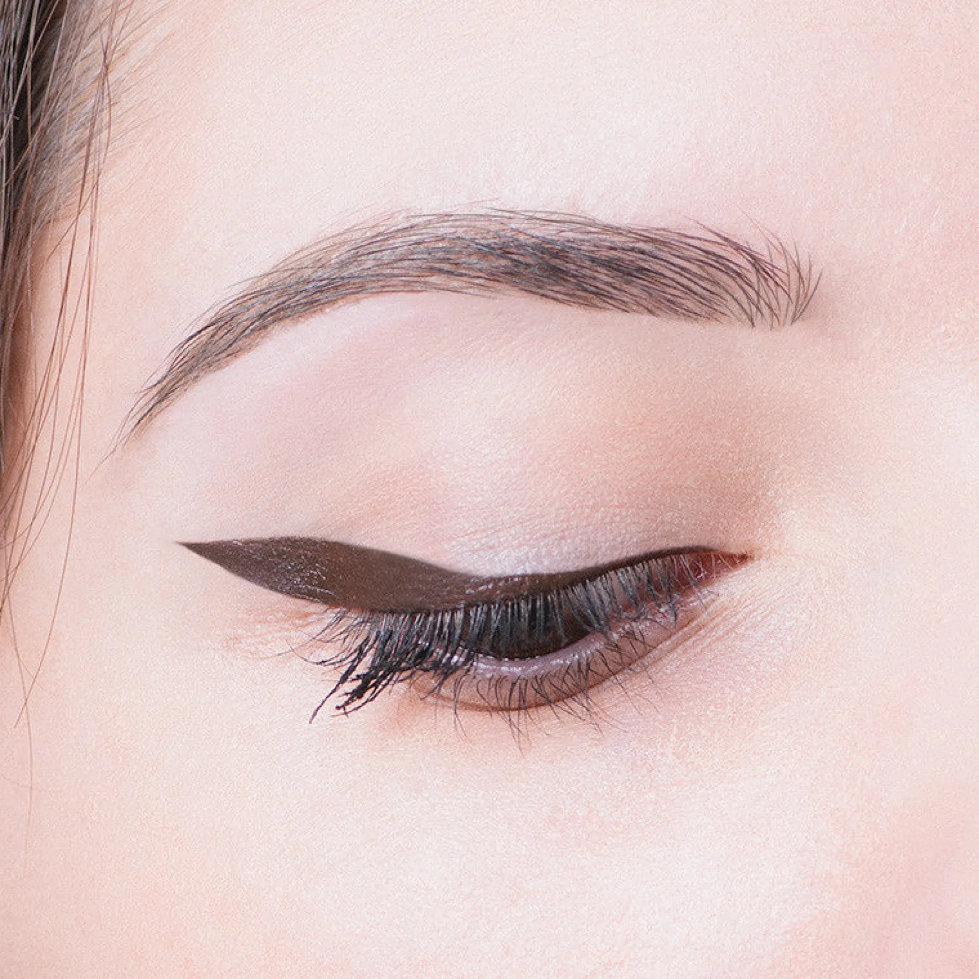 Nestemäinen eyeliner, marron, GRL 02, 3 ml